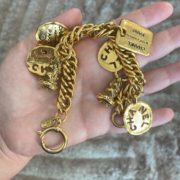 CHANEL VINTAGE GOLD Rare Charms Chain bracelet Retails: $2,900 Size: OS - Picture 7 of 9